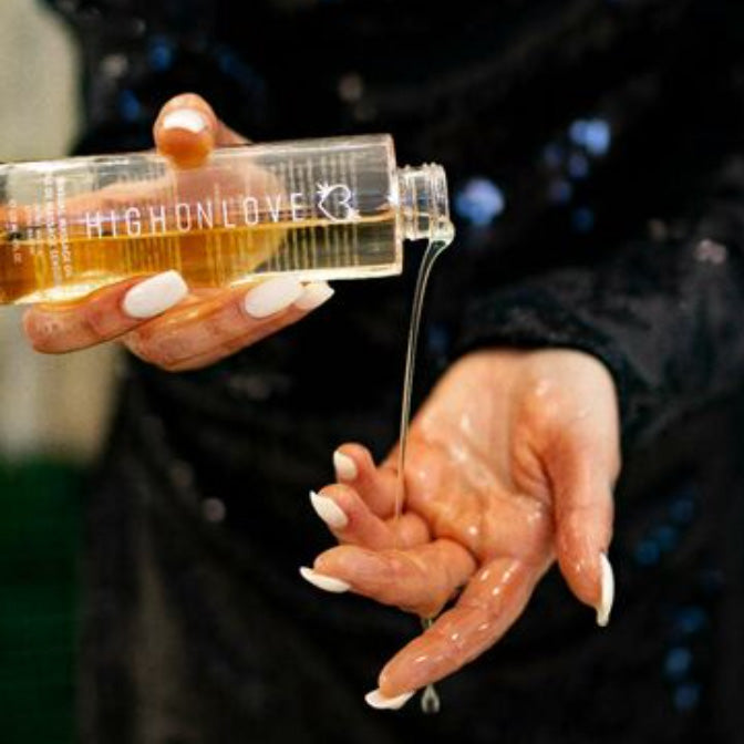 Pour Lychee Massage Oil HOL